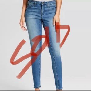 Women’s High Rise Jeggings Medium Wash Size 4/27R